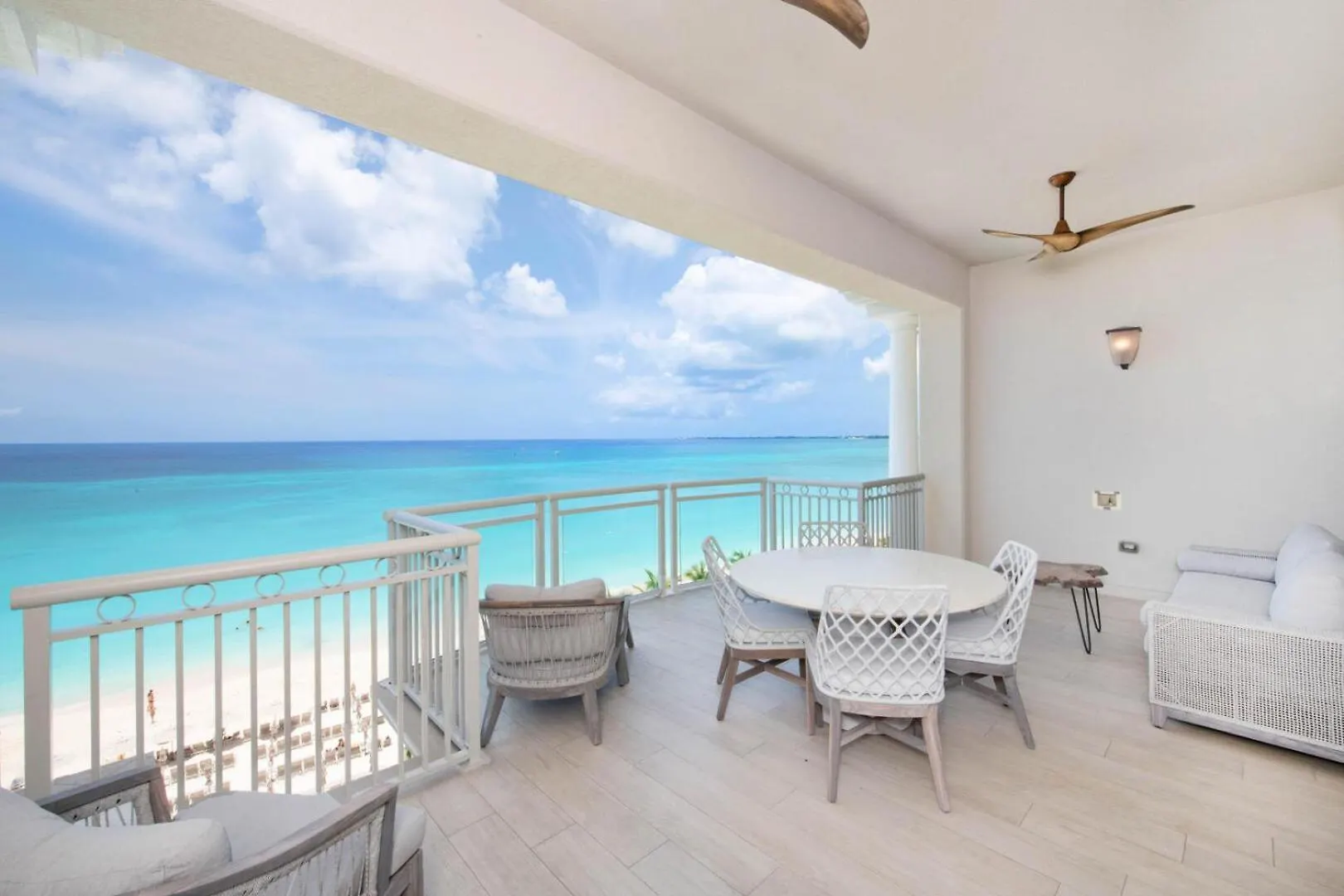 Apartment Beachcomber 39 George Town Cayman Islands